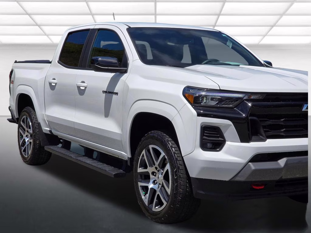 2023 Summit White Chevrolet Colorado Z71 4X4 Truck