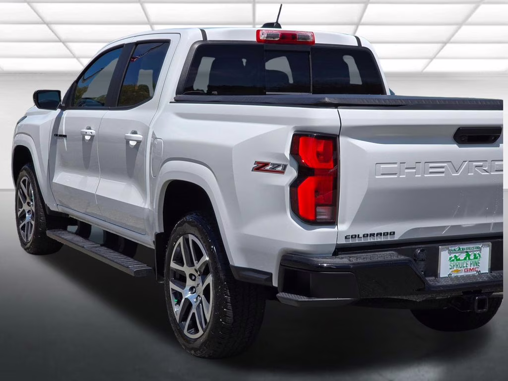 2023 Summit White Chevrolet Colorado Z71 4X4 Truck