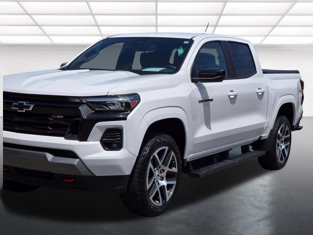 2023 Summit White Chevrolet Colorado Z71 4X4 Truck