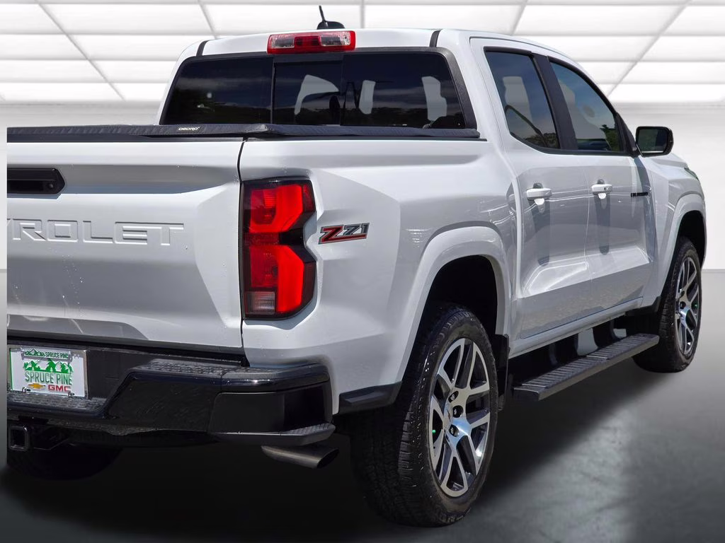 2023 Summit White Chevrolet Colorado Z71 4X4 Truck