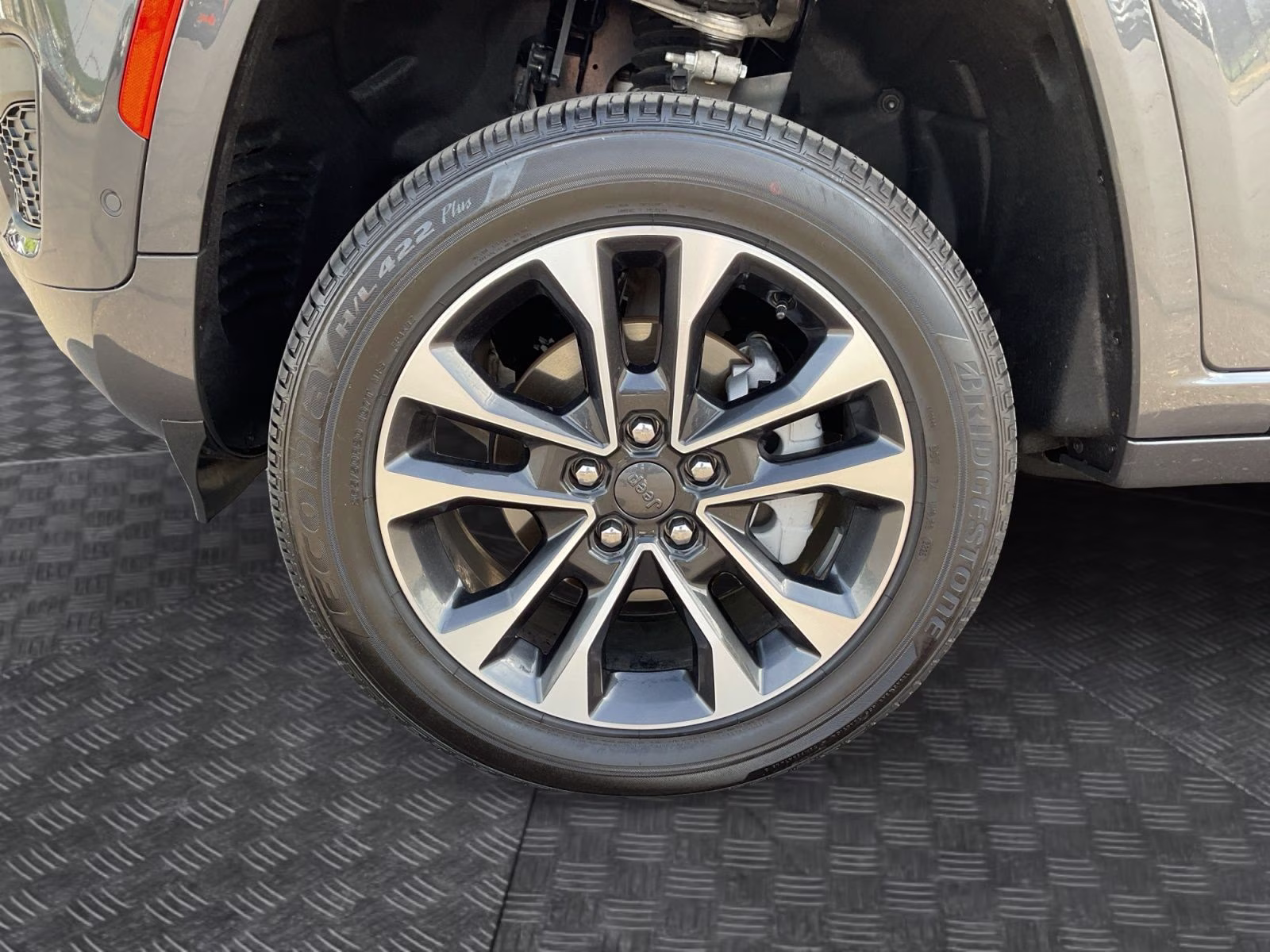 2025 Baltic Gray Metallic Clearcoat Jeep Grand Cherokee Overland 4X4 SUV