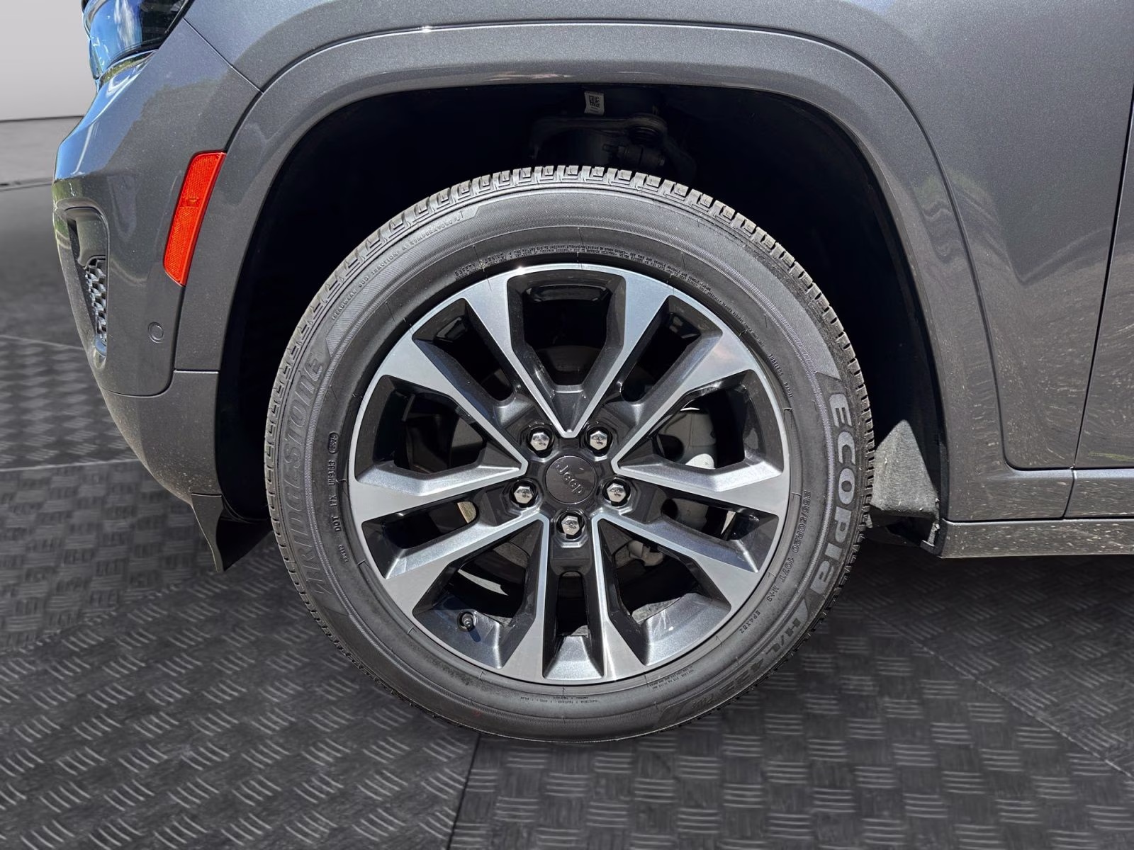 2025 Baltic Gray Metallic Clearcoat Jeep Grand Cherokee Overland 4X4 SUV