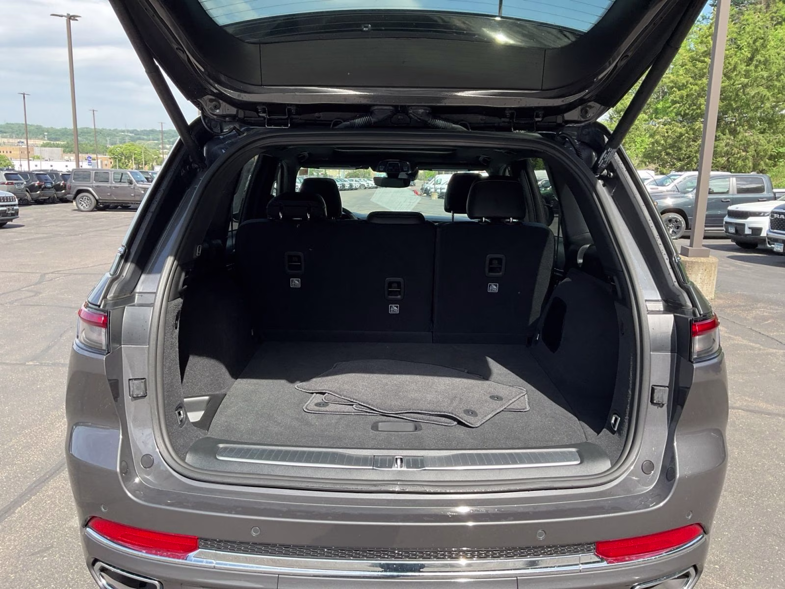2025 Baltic Gray Metallic Clearcoat Jeep Grand Cherokee Overland 4X4 SUV