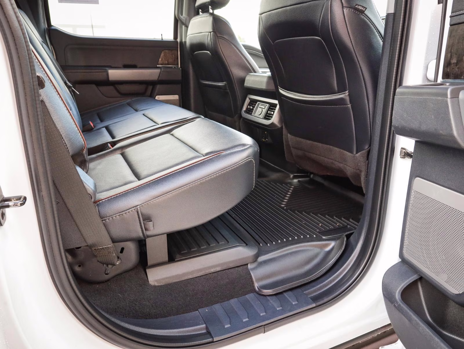 2023 Agate Black Metallic Ford Super Duty F-350 SRW LARIAT 4X4 Truck