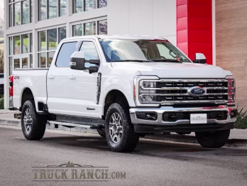 2023 White Ford Super Duty F-350 SRW Lariat 4X4 Truck
