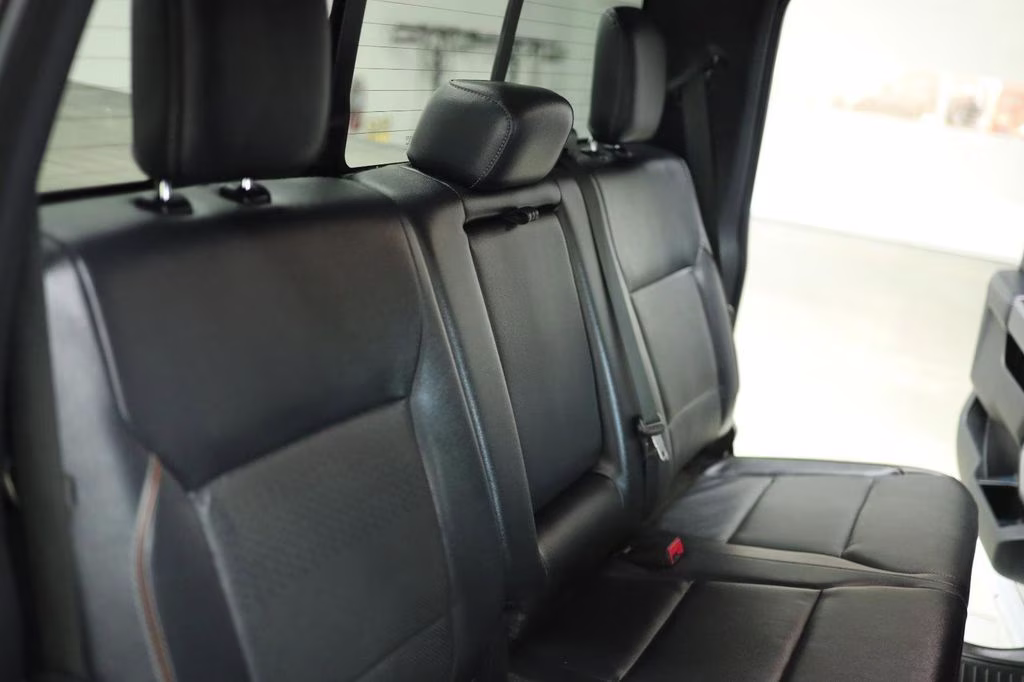 2023 Oxford White Ford Super Duty F-350 SRW Lariat 4X4 Truck