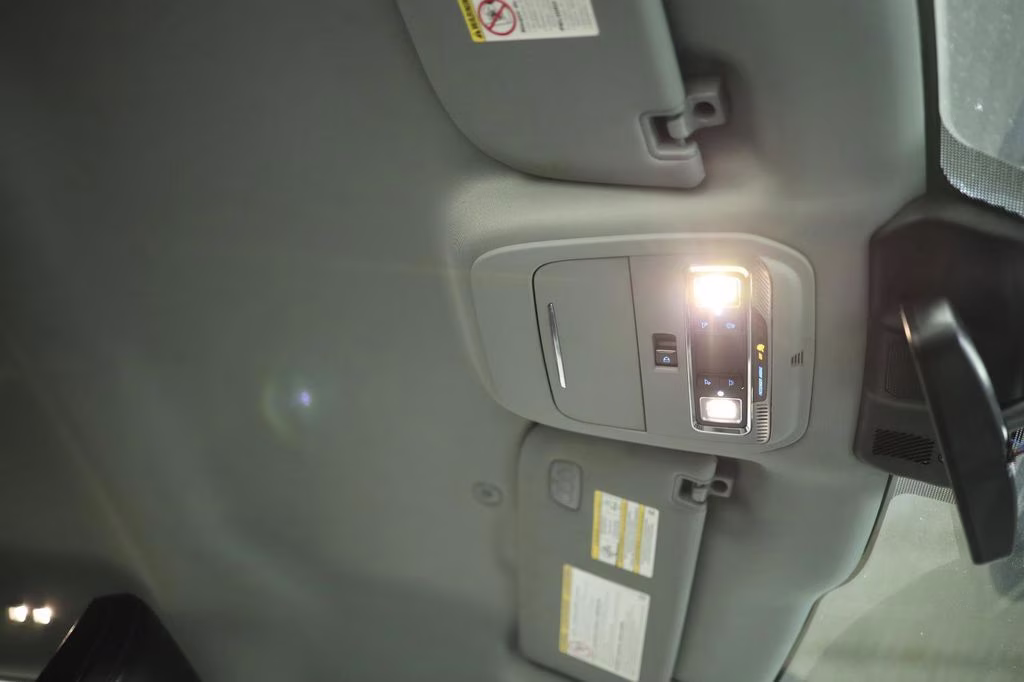 2023 Oxford White Ford Super Duty F-350 SRW Lariat 4X4 Truck