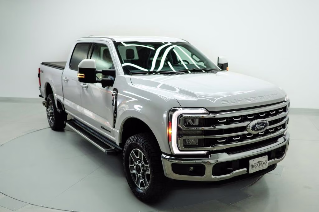 2023 Oxford White Ford Super Duty F-350 SRW Lariat 4X4 Truck