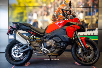 2026 DUCATI RED Ducati MULTISTRADA V2S