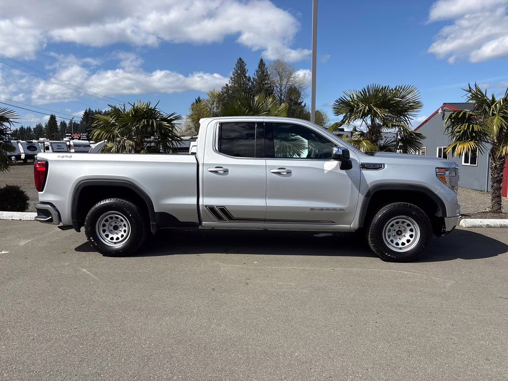 2021 Silver GMC Sierra 1500 SLE 4X4 Truck