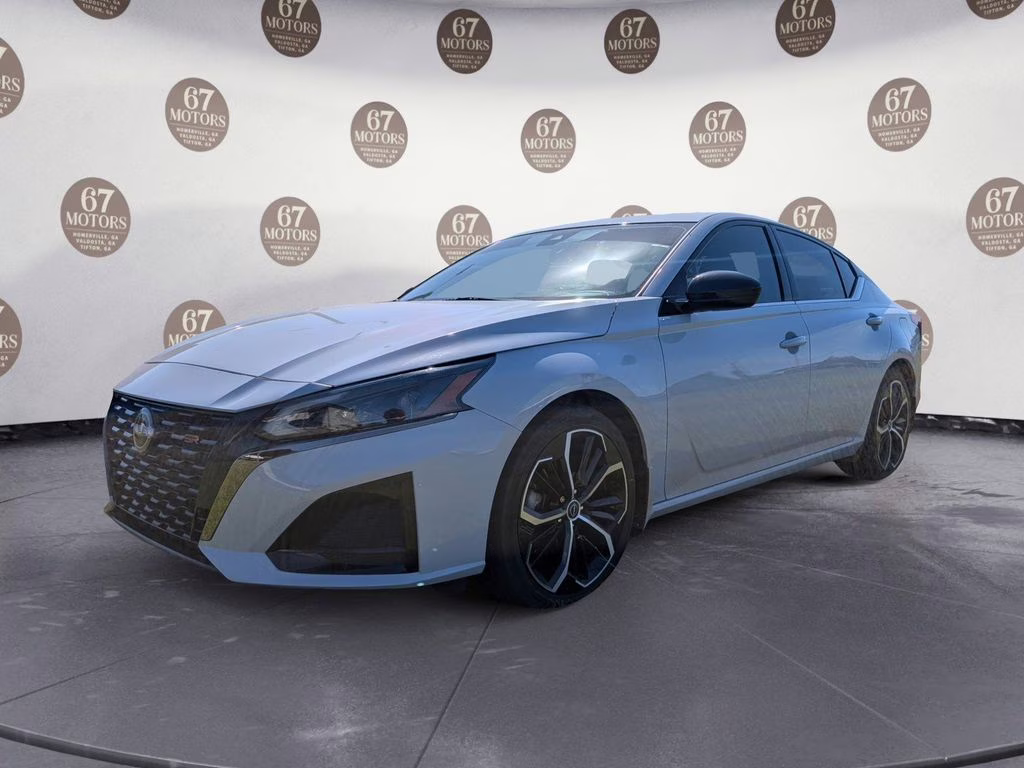 2023 Gray Sky Pearl Nissan Altima 2.5 SR FWD Sedan