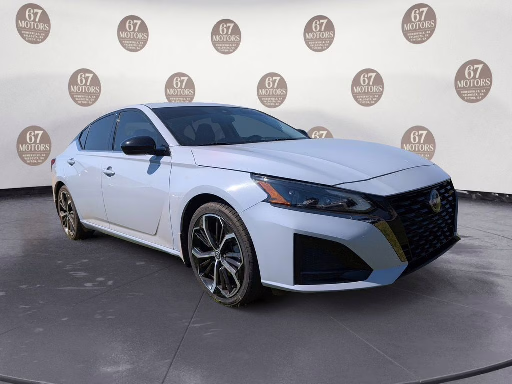 2023 Gray Sky Pearl Nissan Altima 2.5 SR FWD Sedan