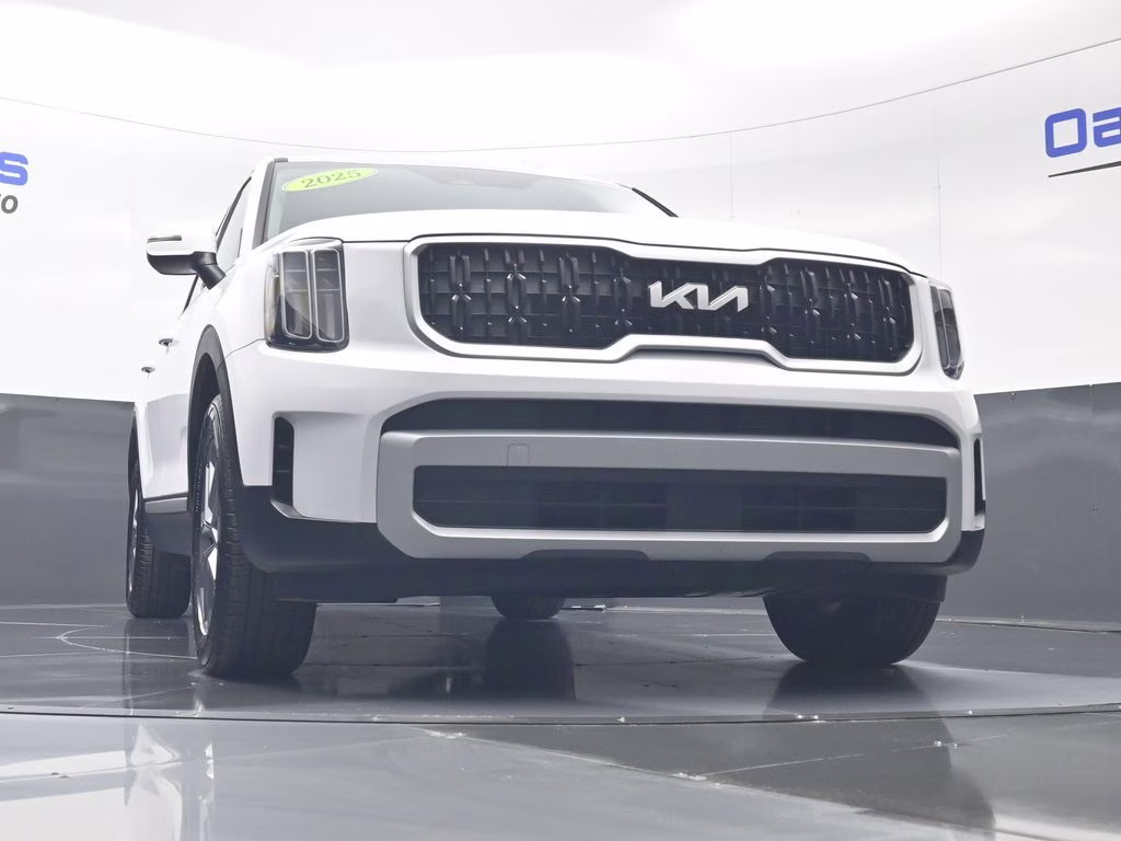 2025 Glacial White Pearl Kia Telluride LX FWD SUV