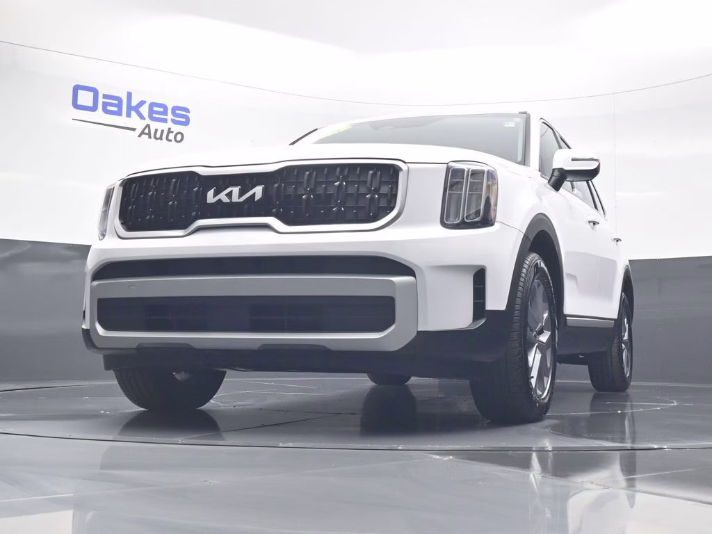 2025 Glacial White Pearl Kia Telluride LX FWD SUV