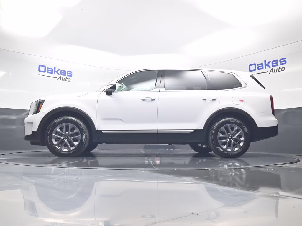 2025 Glacial White Pearl Kia Telluride LX FWD SUV