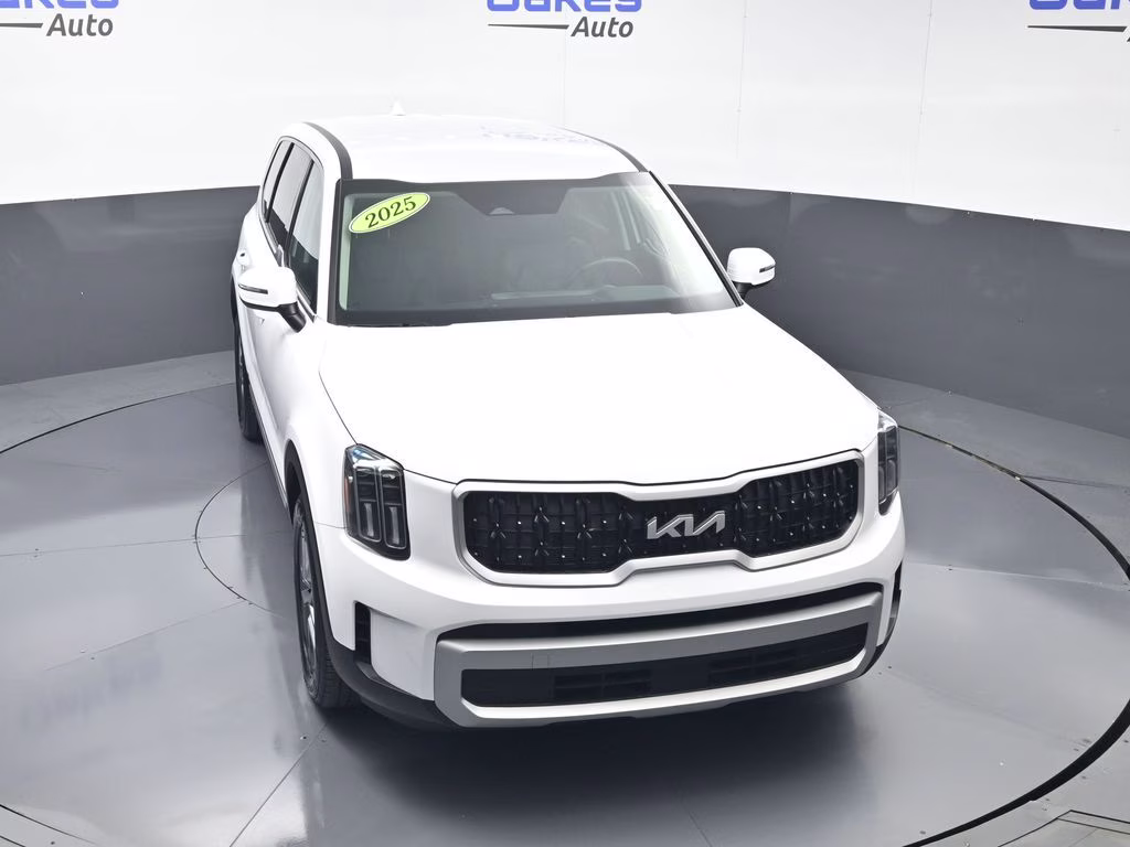 2025 Glacial White Pearl Kia Telluride LX FWD SUV