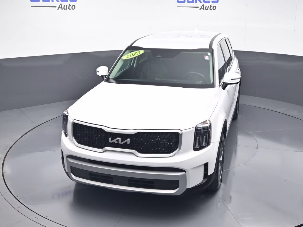 2025 Glacial White Pearl Kia Telluride LX FWD SUV