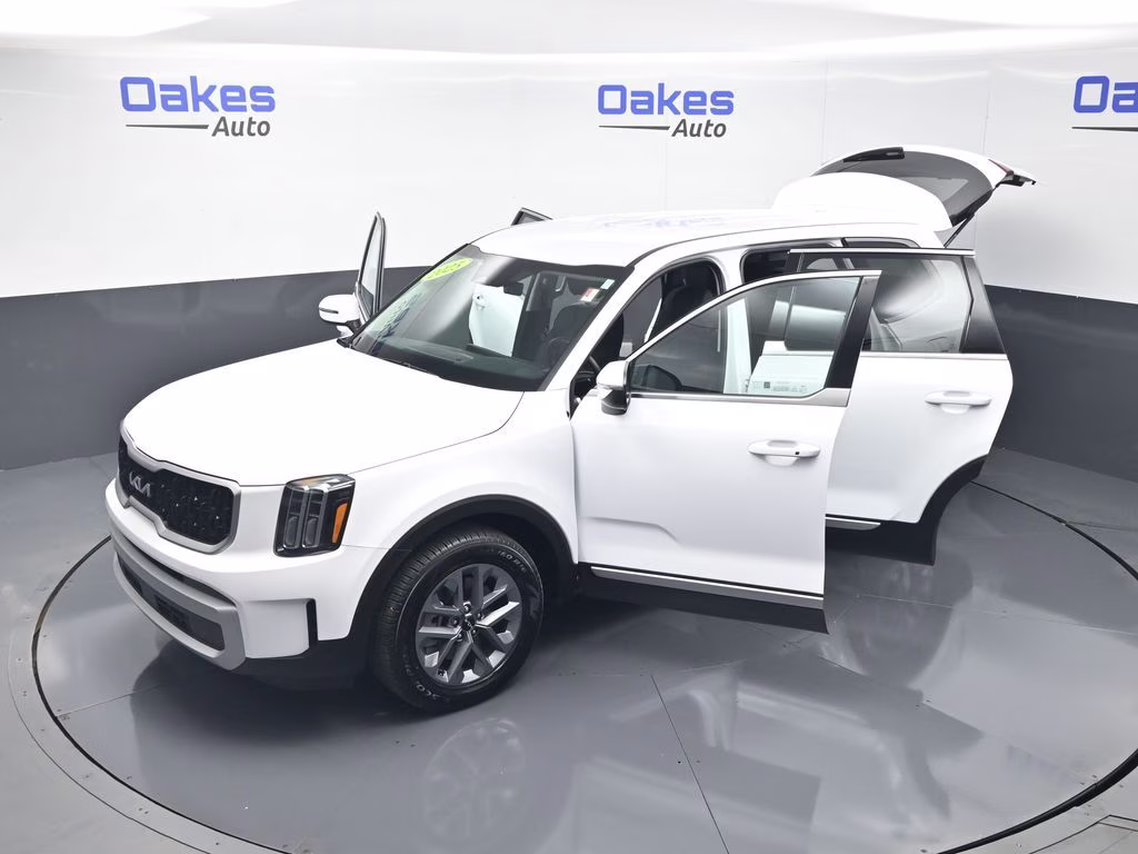2025 Glacial White Pearl Kia Telluride LX FWD SUV