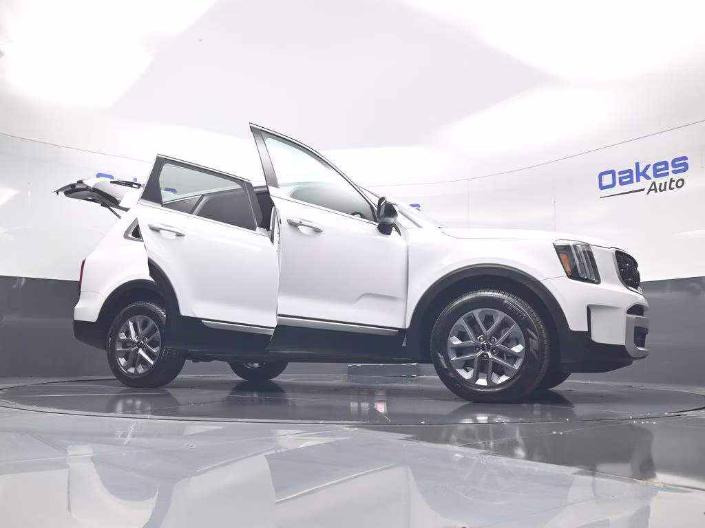 2025 Glacial White Pearl Kia Telluride LX FWD SUV