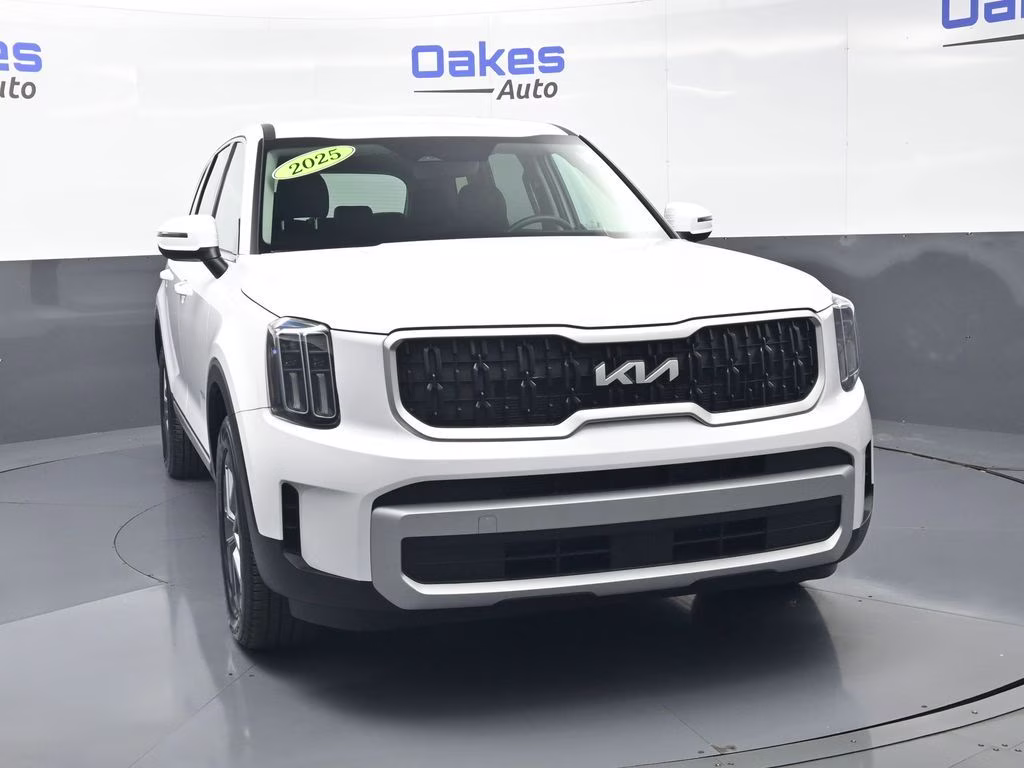 2025 Glacial White Pearl Kia Telluride LX FWD SUV