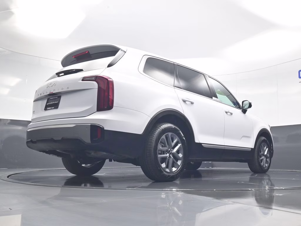 2025 Glacial White Pearl Kia Telluride LX FWD SUV