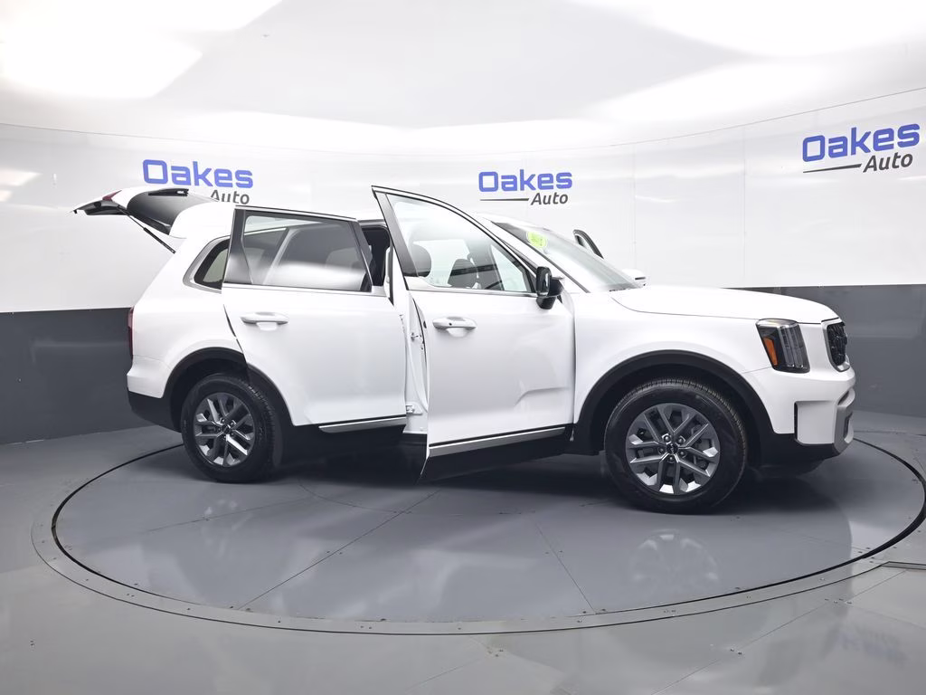 2025 Glacial White Pearl Kia Telluride LX FWD SUV