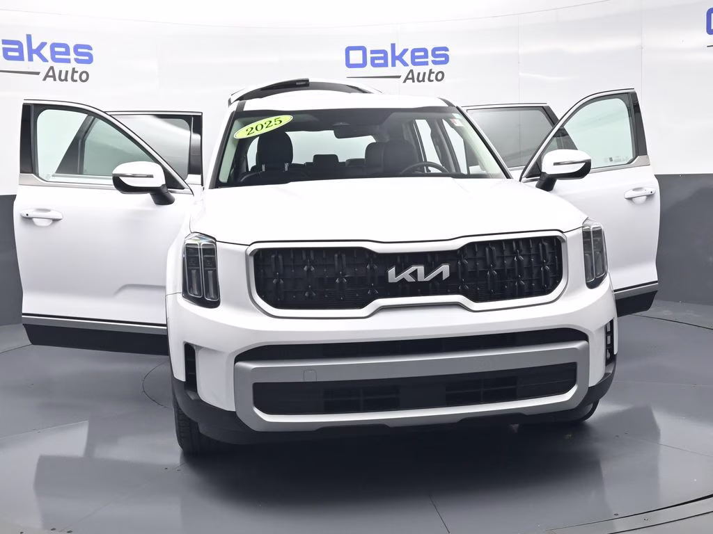 2025 Glacial White Pearl Kia Telluride LX FWD SUV