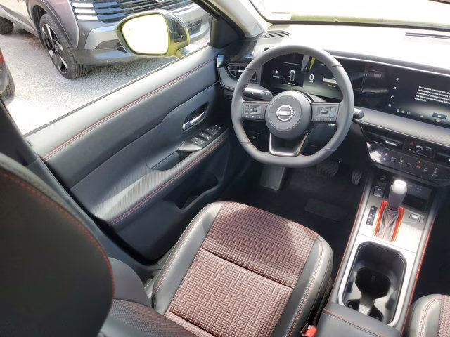2026 Aspen White Tricoat Nissan Kicks SR FWD SUV