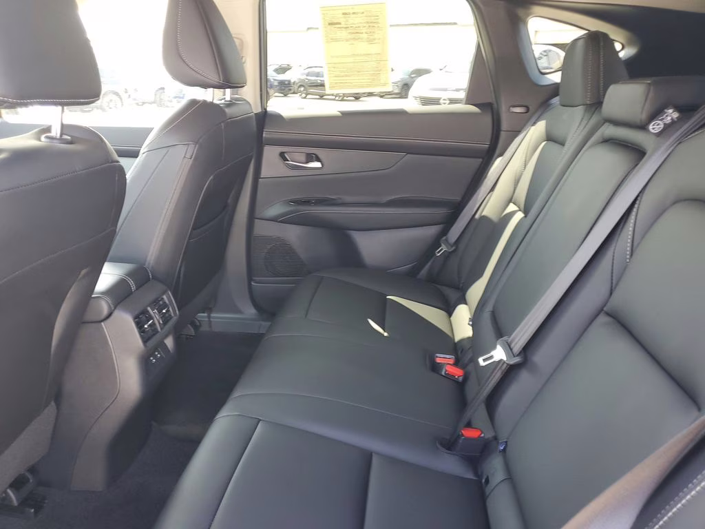 2025 Everest White Pearl Tricoat/Super Black Nissan Murano SL AWD SUV