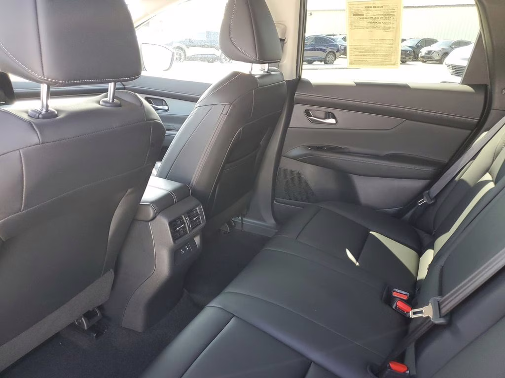 2025 Everest White Pearl Tricoat/Super Black Nissan Murano SL AWD SUV