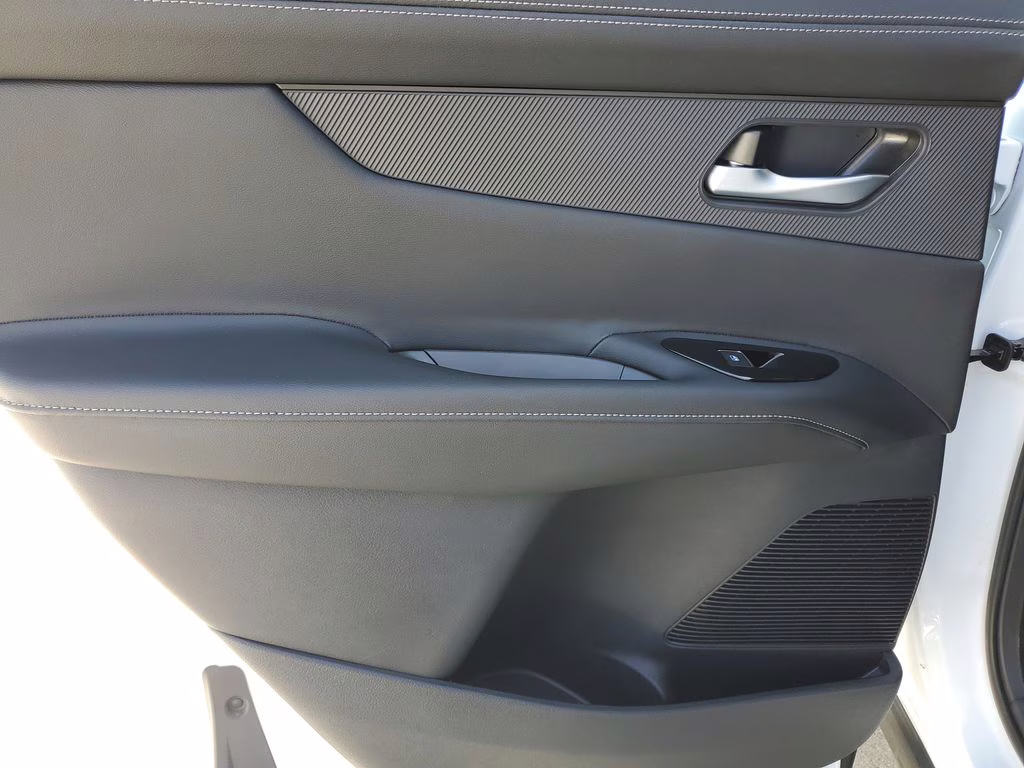 2025 Everest White Pearl Tricoat/Super Black Nissan Murano SL AWD SUV