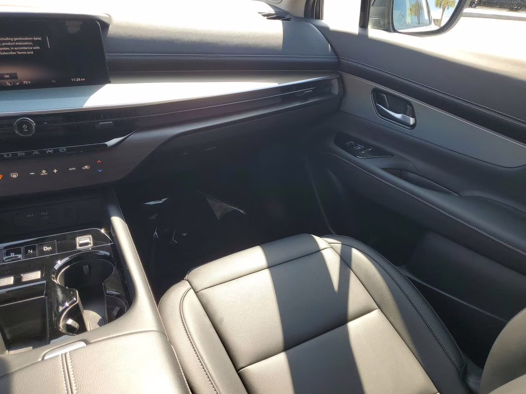 2025 Everest White Pearl Tricoat/Super Black Nissan Murano SL AWD SUV