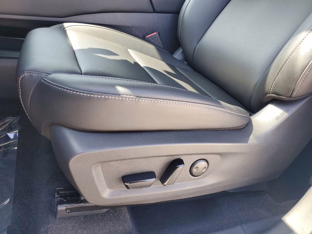 2025 Everest White Pearl Tricoat/Super Black Nissan Murano SL AWD SUV