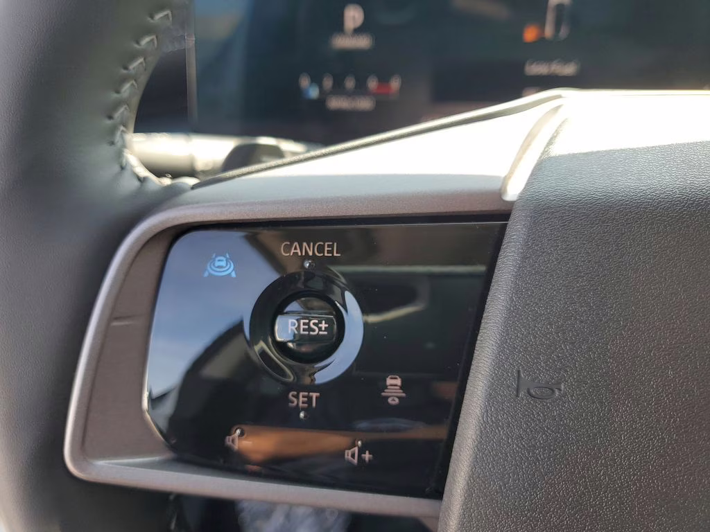 2025 Everest White Pearl Tricoat/Super Black Nissan Murano SL AWD SUV