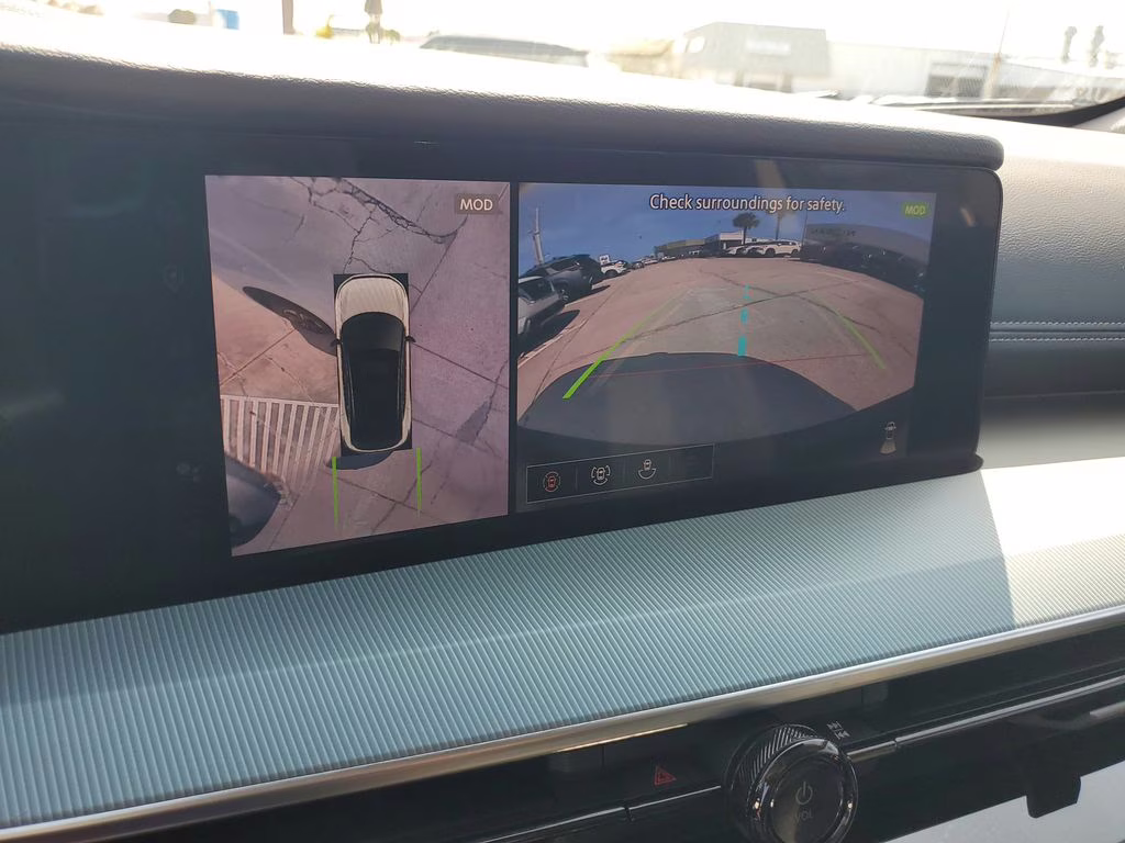 2025 Everest White Pearl Tricoat/Super Black Nissan Murano SL AWD SUV