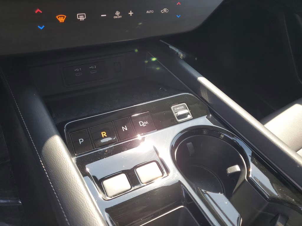 2025 Everest White Pearl Tricoat/Super Black Nissan Murano SL AWD SUV