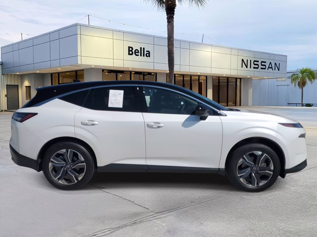 2025 Everest White Pearl Tricoat/Super Black Nissan Murano SL AWD SUV
