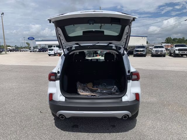 2025 Oxford White Ford Escape Active FWD SUV