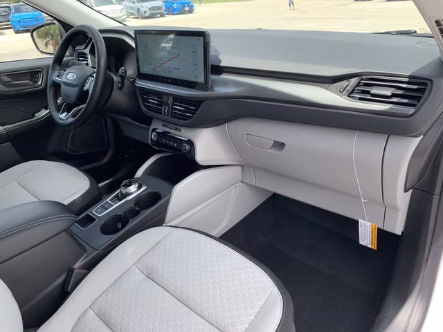 2025 Oxford White Ford Escape Active FWD SUV