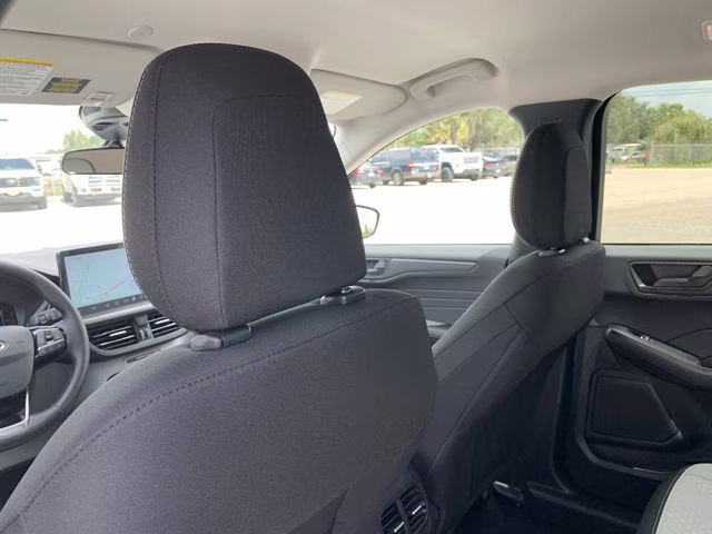 2025 Oxford White Ford Escape Active FWD SUV