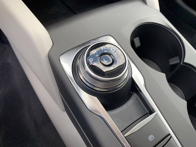 2025 Oxford White Ford Escape Active FWD SUV