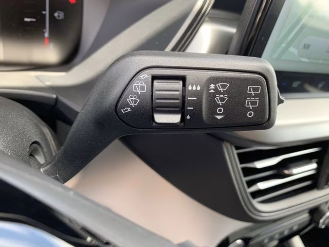 2025 Oxford White Ford Escape Active FWD SUV