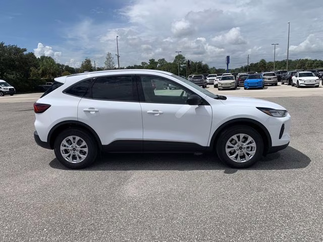 2025 Oxford White Ford Escape Active FWD SUV