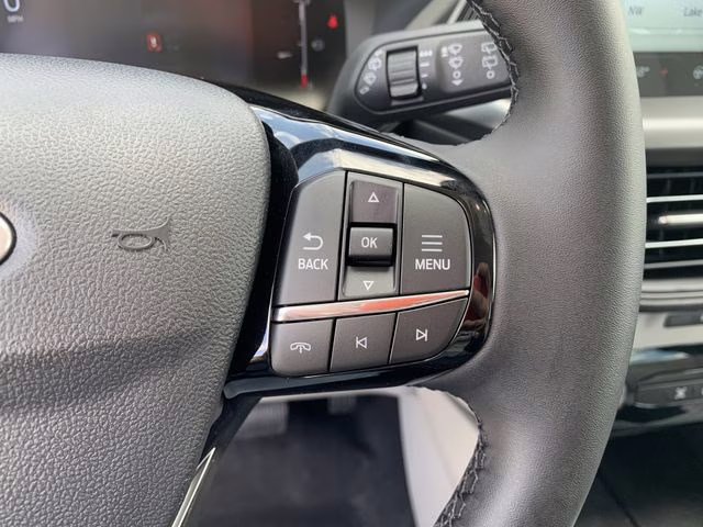 2025 Oxford White Ford Escape Active FWD SUV