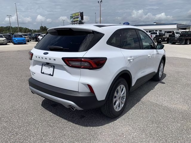 2025 Oxford White Ford Escape Active FWD SUV
