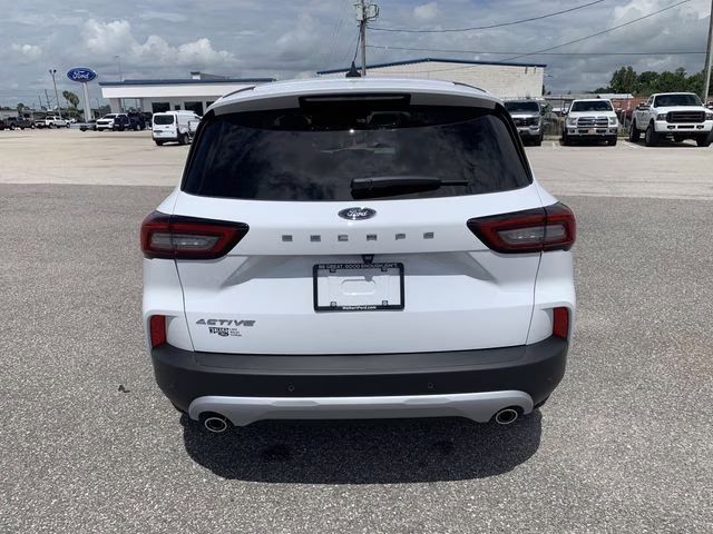 2025 Oxford White Ford Escape Active FWD SUV