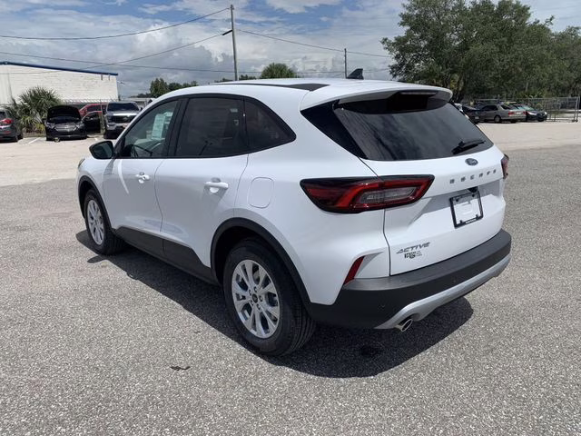 2025 Oxford White Ford Escape Active FWD SUV