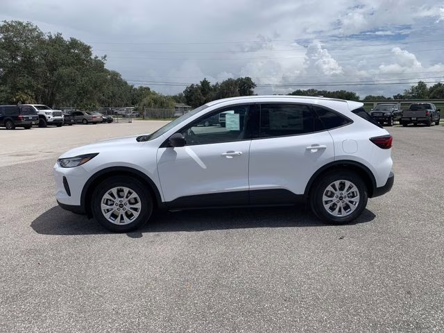2025 Oxford White Ford Escape Active FWD SUV