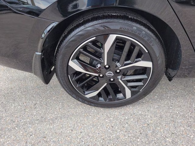 2025 Super Black Metallic Nissan Versa 1.6 SR FWD Sedan