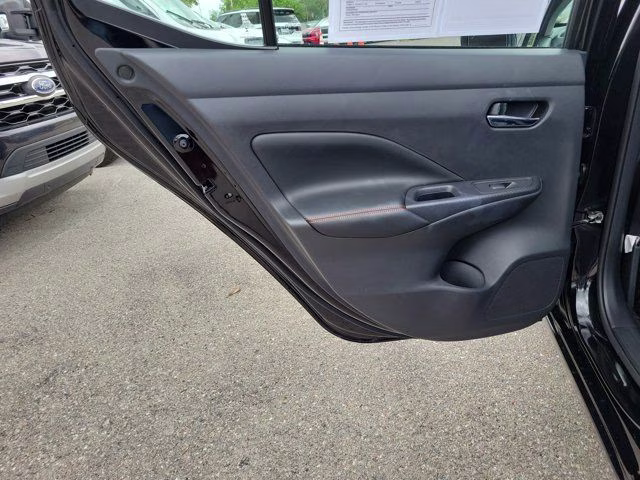 2025 Super Black Metallic Nissan Versa 1.6 SR FWD Sedan